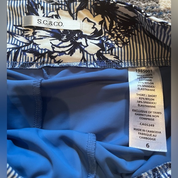 S.C&CO. Size 6 Skort Blue and White Striped with pockets. - Picture 3 of 5